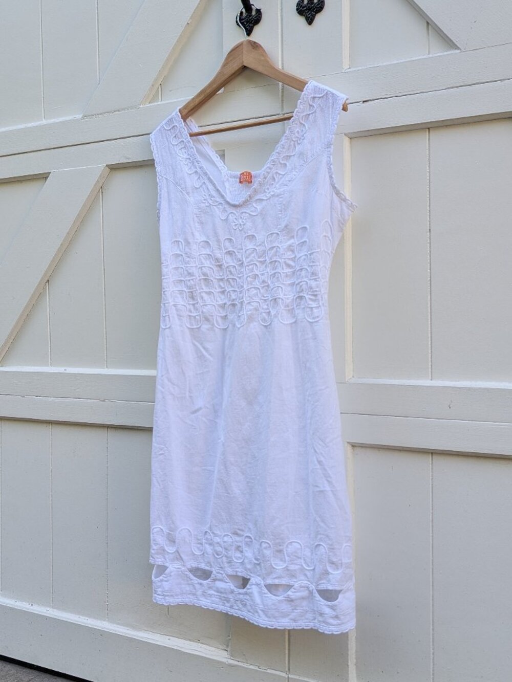 100% Peruvian Cotton White Embroidered Cutout Hem Shift Dress S/M
